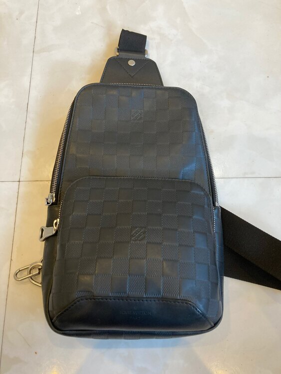 ルイヴィトン ダミエアンフィニ アヴェニュ スリングバッグ ボディバッグ（ブランドバッグ）の商品画像 - 査定依頼日：2024年3月30日 - 最高査定価格：180,000円