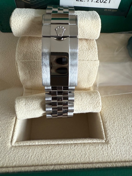 gmtマスター2（高級時計）の商品画像 - 査定依頼日：2025年7月22日 - 最高査定価格：3,200,000円