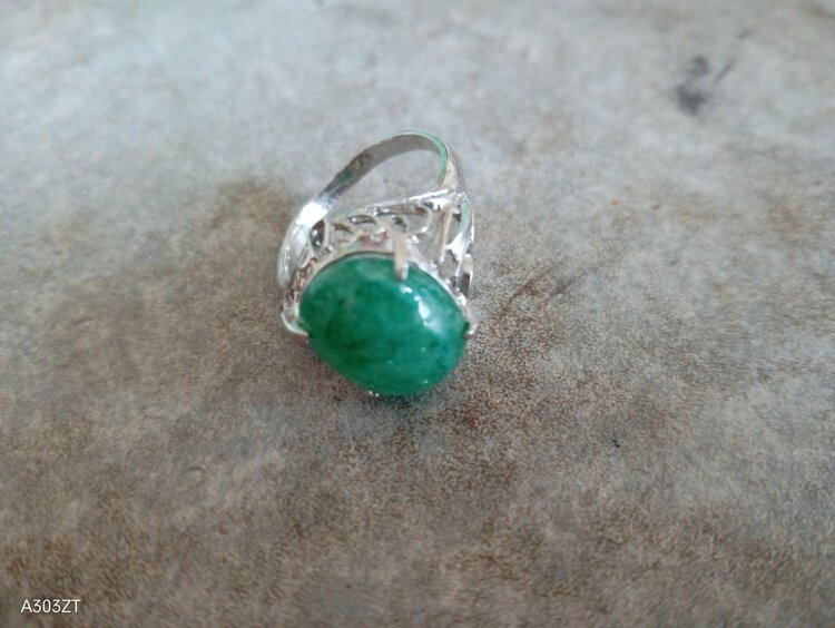 母が持ってた指輪で、たぶん貧乏でしたが偽ものだと思いますが（金・貴金属）の商品画像 - 査定依頼日：2026年4月4日 - 最高査定価格：50,000円