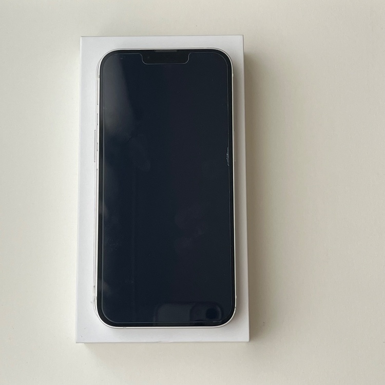 iPhone iPhone 13 128GB SIMフリー（スマホ）の商品画像 - 査定依頼日：2026年8月3日 - 最高査定価格：35,000円