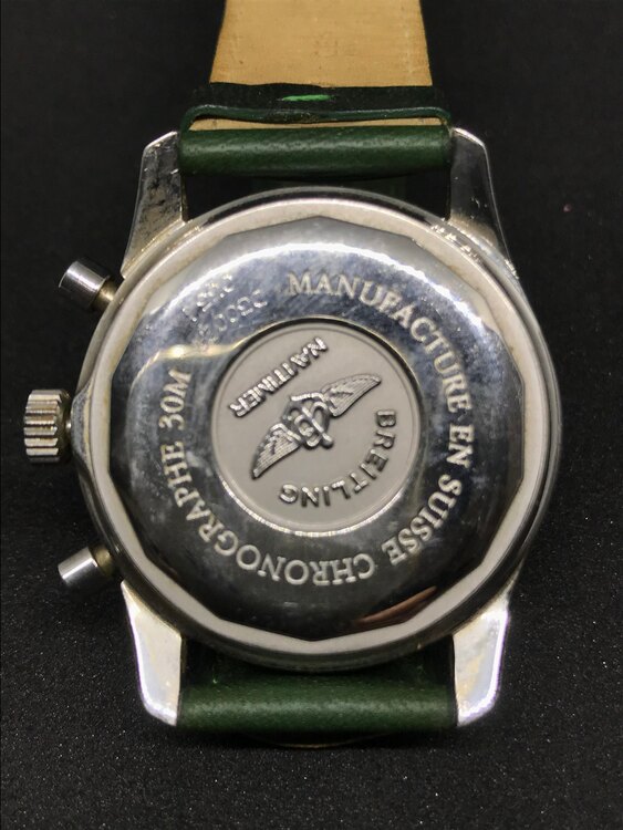 ブライトリング ナビタイマー D3002（高級時計）の商品画像 - 査定依頼日：2025年4月30日 - 最高査定価格：700,000円