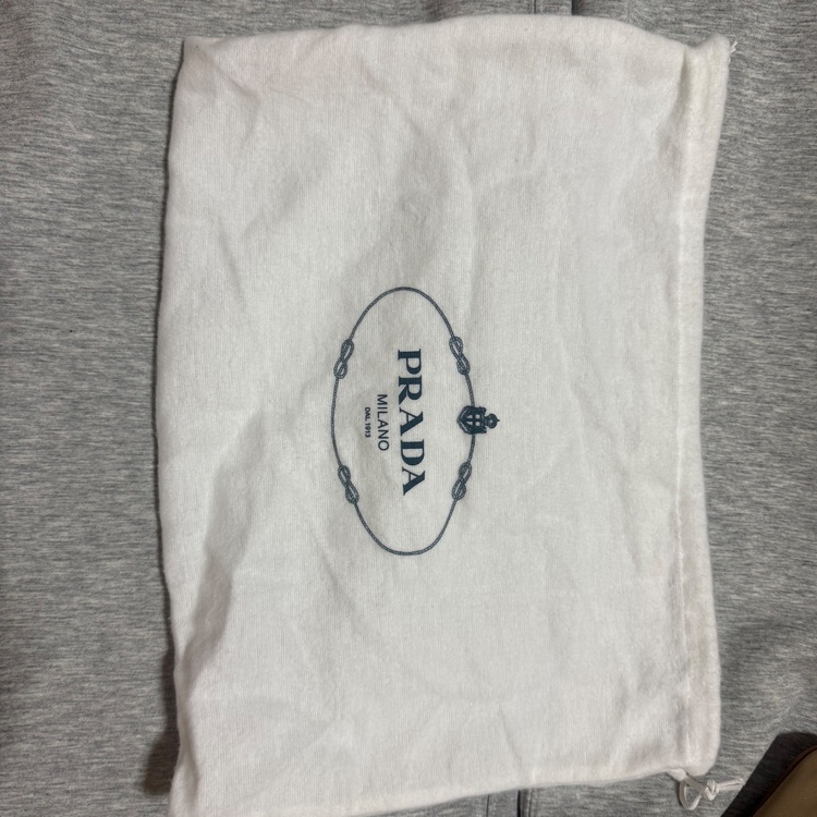 プラダ  （ブランドバッグ）の商品画像 - 査定依頼日：2025年10月8日 - 最高査定価格：210,000円