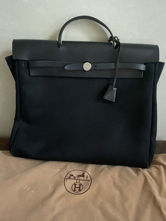 エールバック（ブランドバッグ）の商品画像 - 査定依頼日：2025年6月16日 - 最高査定価格：130,000円