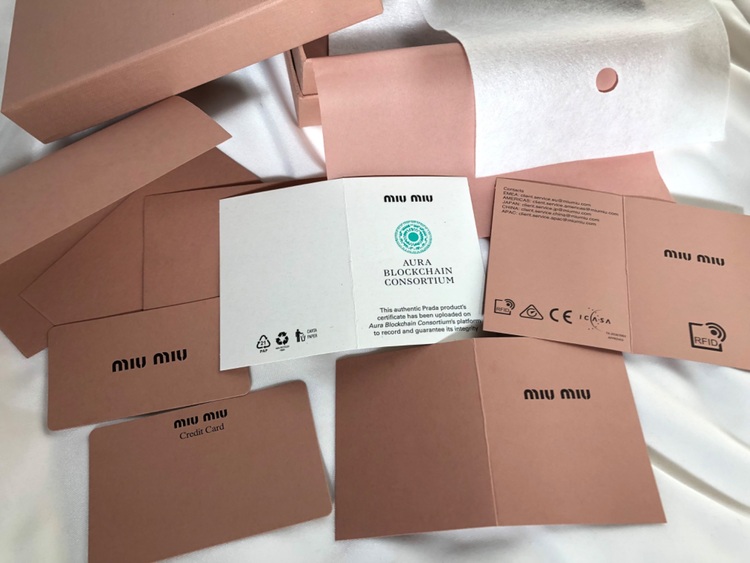 マテラッセ　三つ折り財布（ブランド財布・小物）の商品画像 - 査定依頼日：2025年11月29日 - 最高査定価格：100,000円