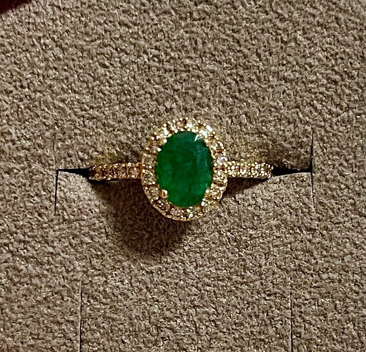エメラルド ダイヤ取り巻きリング（金・貴金属）の商品画像 - 査定依頼日：2025年2月24日 - 最高査定価格：40,000円