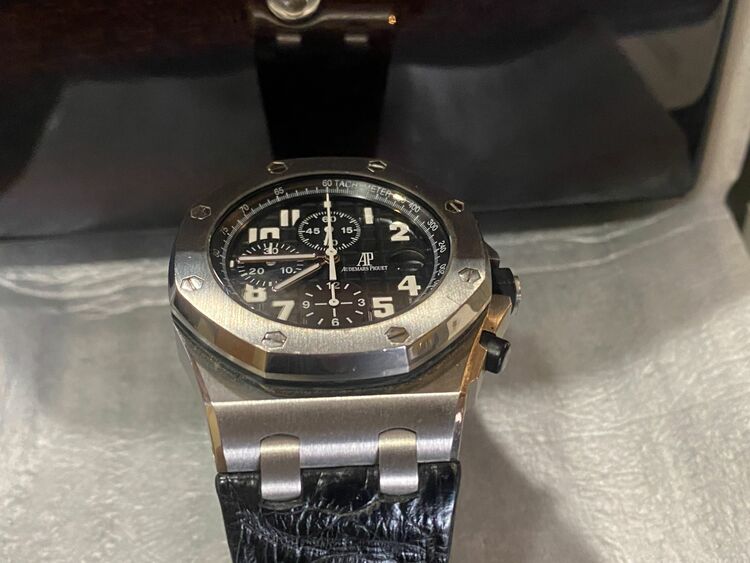 オーデマピゲ ロイヤルオークオフショア  25721st.oo.1000st.08.a（高級時計）の商品画像 - 査定依頼日：2025年6月28日 - 最高査定価格：3,050,000円