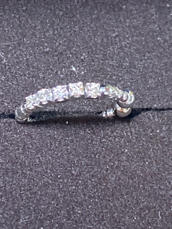 プラチナダイアモンドイヤーカフ＆ピンキー（金・貴金属）の商品画像 - 査定依頼日：2025年11月24日 - 最高査定価格：15,000円