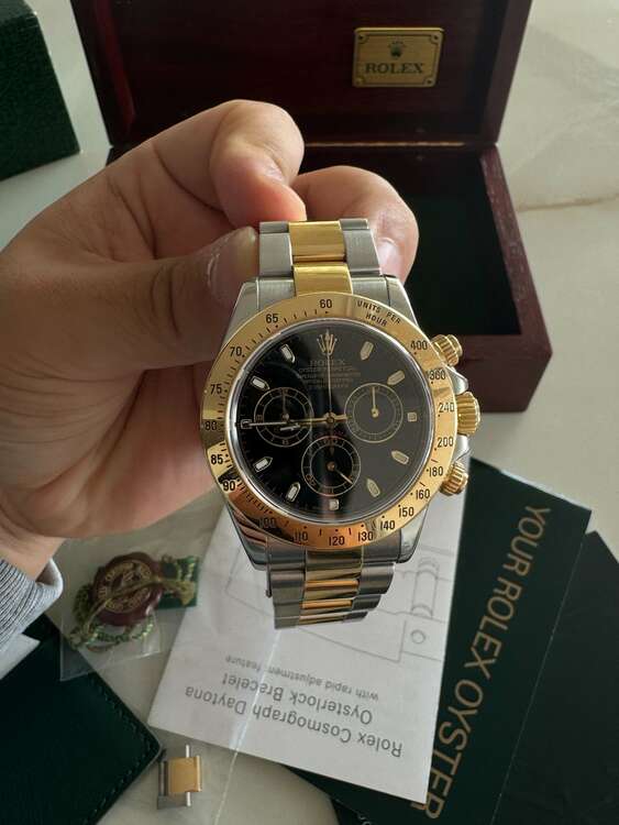 コスモグラフデイトナ116523（高級時計）の商品画像 - 査定依頼日：2025年5月23日 - 最高査定価格：2,400,000円