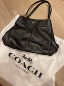 A1857F28997（ブランドバッグ）の商品画像 - 査定依頼日：2024年10月16日 - 最高査定価格：7,500円