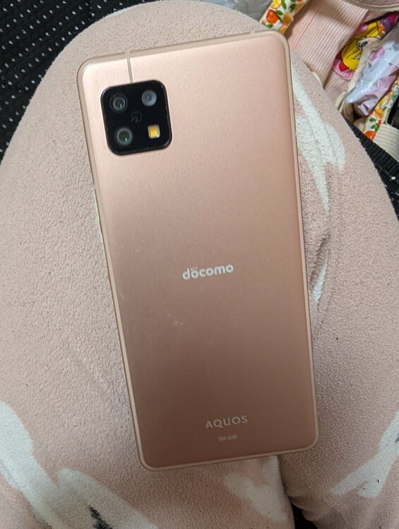 AQUOS AQUOS sense6 docomo（スマホ）の商品画像 - 査定依頼日：2026年8月23日 - 最高査定価格：3,000円