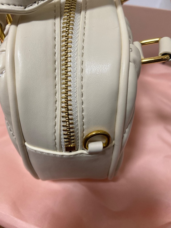 ミュウミュウ  （ブランドバッグ）の商品画像 - 査定依頼日：2025年6月17日 - 最高査定価格：100,000円