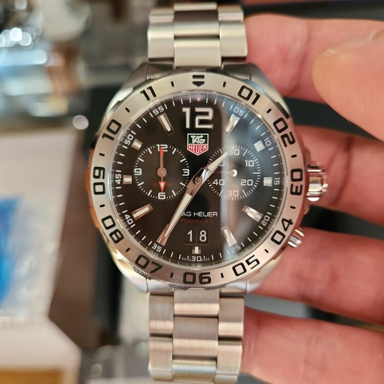 タグホイヤー フォーミュラ WAZ111A（高級時計）の商品画像 - 査定依頼日：2025年8月20日 - 最高査定価格：105,000円