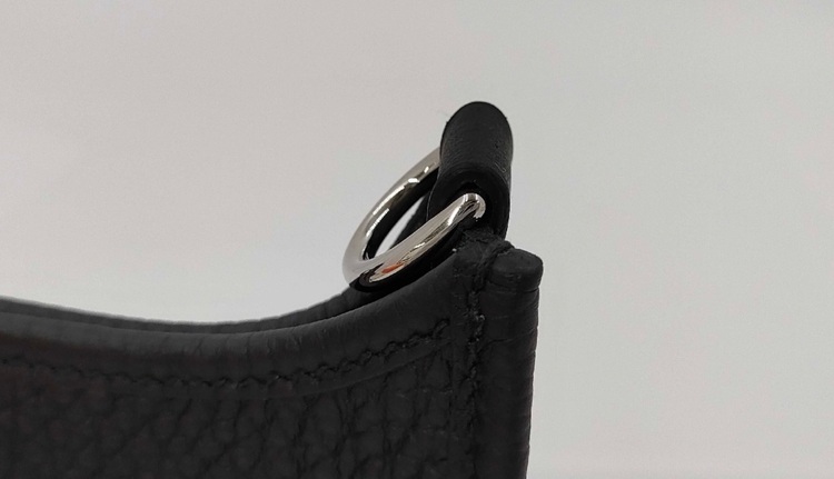 エブリンTPM ブラック トリヨンクレマンス シルバー金具 W刻印 ハンドバッグ（ブランドバッグ）の商品画像 - 査定依頼日：2025年6月22日 - 最高査定価格：350,000円