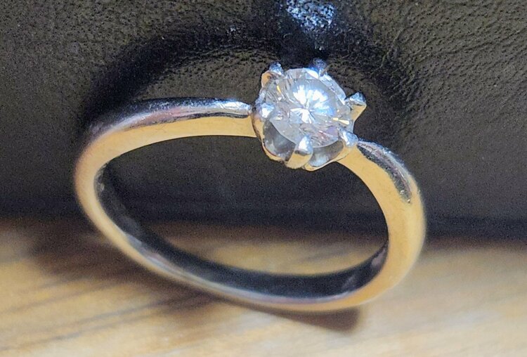 ダイヤモンド（金・貴金属）の商品画像 - 査定依頼日：2026年3月6日 - 最高査定価格：150,000円