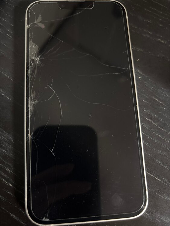 iPhone13（スマホ）の商品画像 - 査定依頼日：2025年1月10日 - 最高査定価格：30,000円