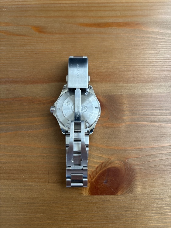 タグホイヤー アクアレーサー WAY2012BRES502（高級時計）の商品画像 - 査定依頼日：2025年12月9日 - 最高査定価格：170,000円