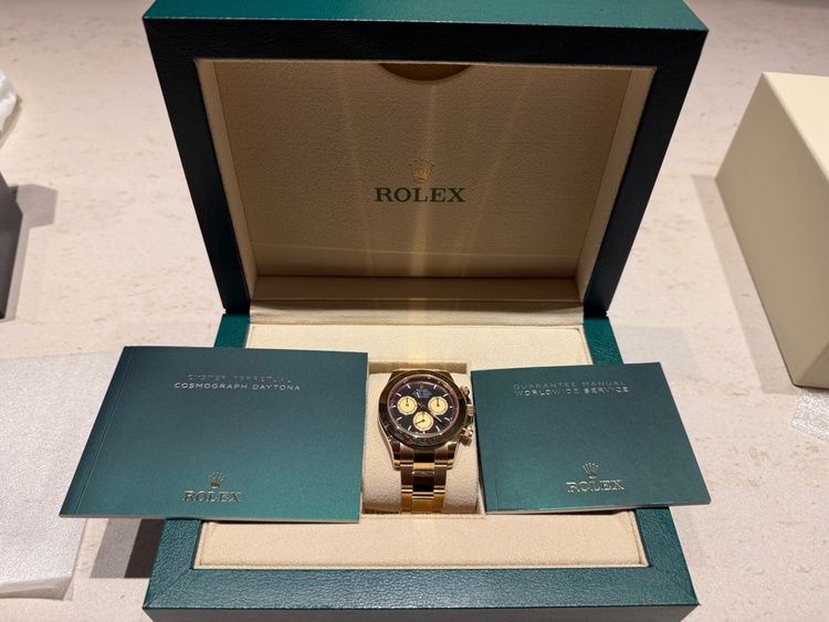 デイトナ　フル無垢　ブラック　シャンパン（高級時計）の商品画像 - 査定依頼日：2026年2月5日 - 最高査定価格：9,000,000円