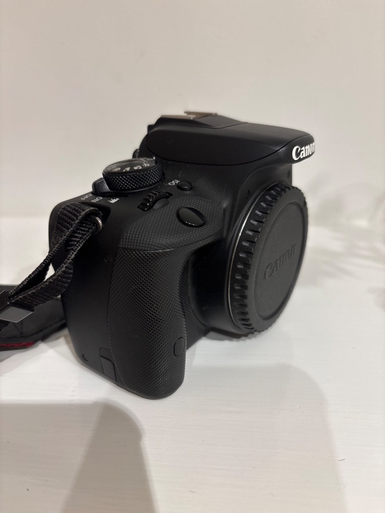 EOS kiss X7（カメラ）の商品画像 - 査定依頼日：2026年4月10日 - 最高査定価格：18,000円