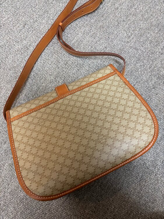 オールドセリーヌ　ショルダーバッグ（ブランドバッグ）の商品画像 - 査定依頼日：2025年4月5日 - 最高査定価格：10,000円