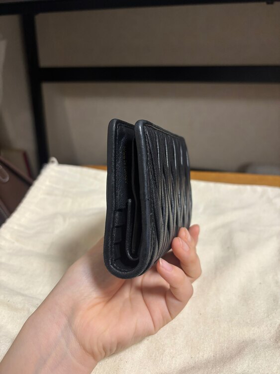 ミュウミュウ  （ブランドバッグ）の商品画像 - 査定依頼日：2025年5月25日 - 最高査定価格：23,000円