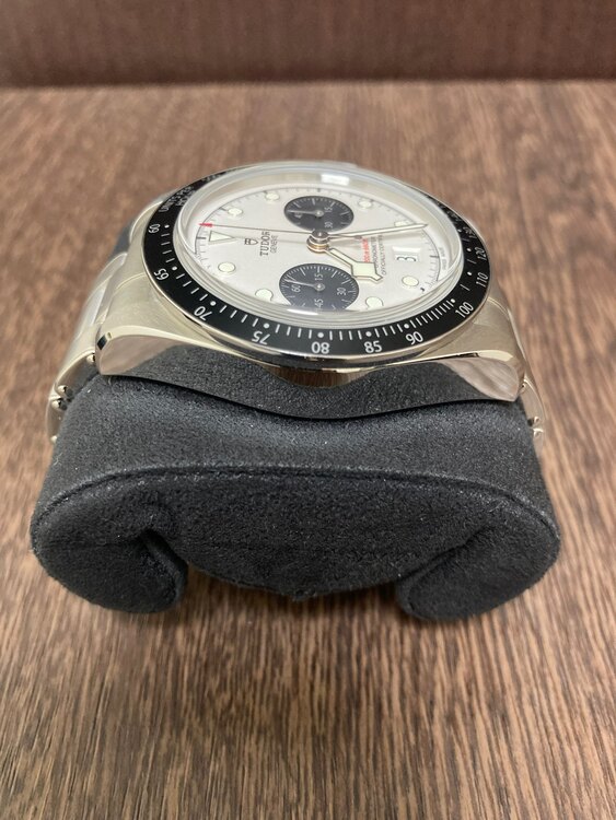 ブラックベイクロノ　白文字盤（高級時計）の商品画像 - 査定依頼日：2025年5月3日 - 最高査定価格：550,000円