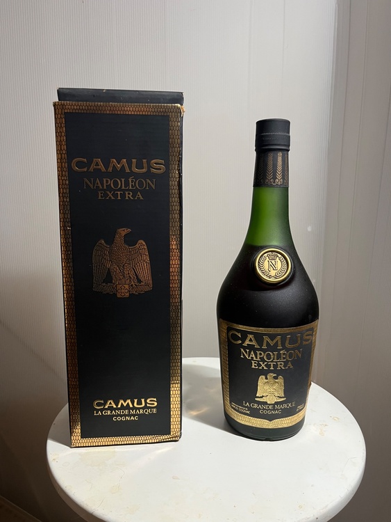 ブランデー カミュ （お酒）の商品画像 - 査定依頼日：2026年5月6日 - 最高査定価格：3,000円
