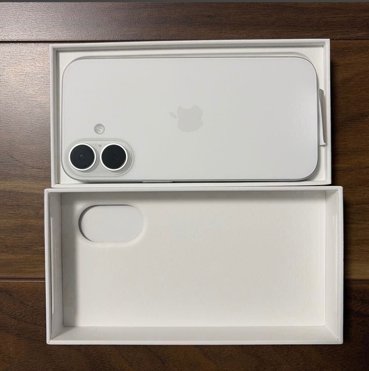 iPhone iPhone 16 256GB SIMフリー（スマホ）の商品画像 - 査定依頼日：2026年8月1日 - 最高査定価格：93,000円