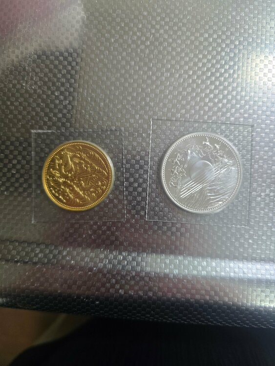 天皇陛下御座位６０年記念コインセット（金・貴金属）の商品画像 - 査定依頼日：2026年9月14日 - 最高査定価格：30,000円