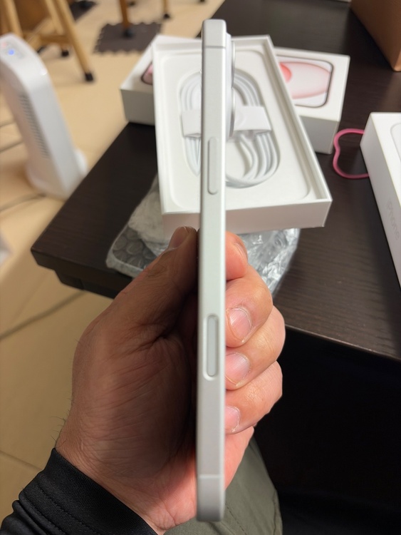 iPhone 16 Plus 128GB SIMフリー（スマホ）の商品画像 - 査定依頼日：2026年4月30日 - 最高査定価格：82,000円