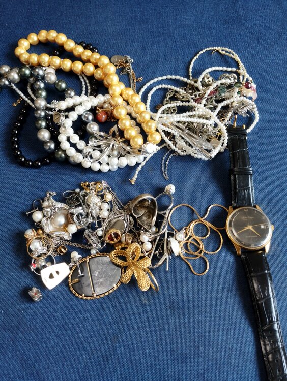 金　プラチナ　刻印あり　磁石❌　リング　ネックレス　セイコークロノスセルフデータ（金・貴金属）の商品画像 - 査定依頼日：2026年3月29日 - 最高査定価格：300,000円