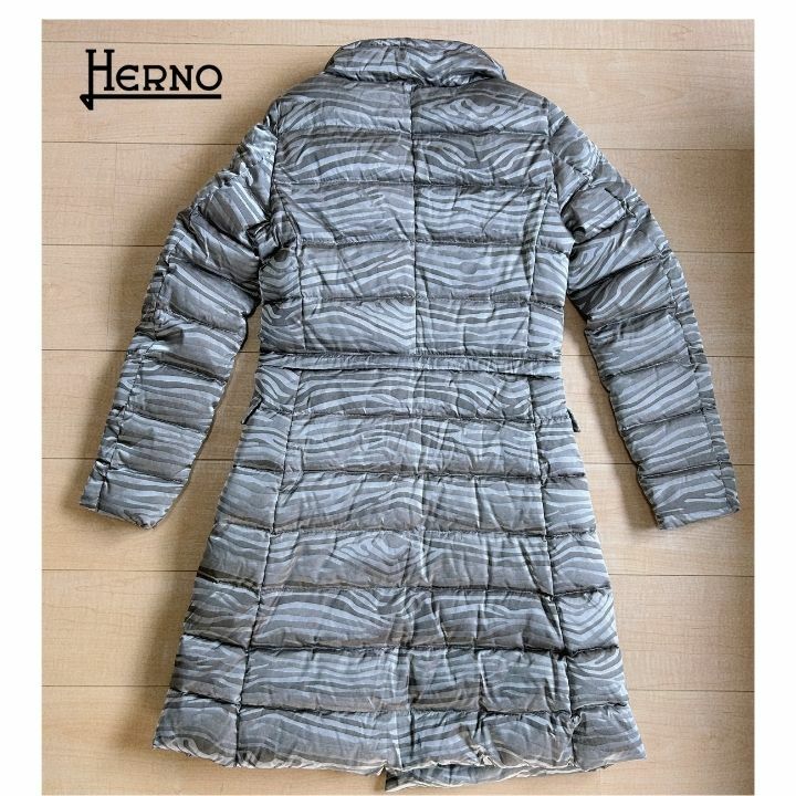 【新品】HERNO　ヘルノ　ダウンコート　ゼブラ柄　タグ付　42（古着・ファッション）の商品画像 - 査定依頼日：2026年2月3日 - 最高査定価格：40,000円
