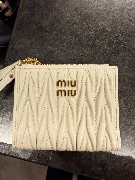 ミュウミュウ  （ブランドバッグ）の商品画像 - 査定依頼日：2026年1月28日 - 最高査定価格：50,000円