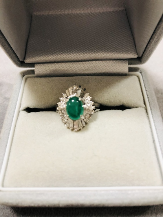 エメラルドダイヤプラチナ指輪（宝石）の商品画像 - 査定依頼日：2022年6月3日 - 最高査定価格：70,000円