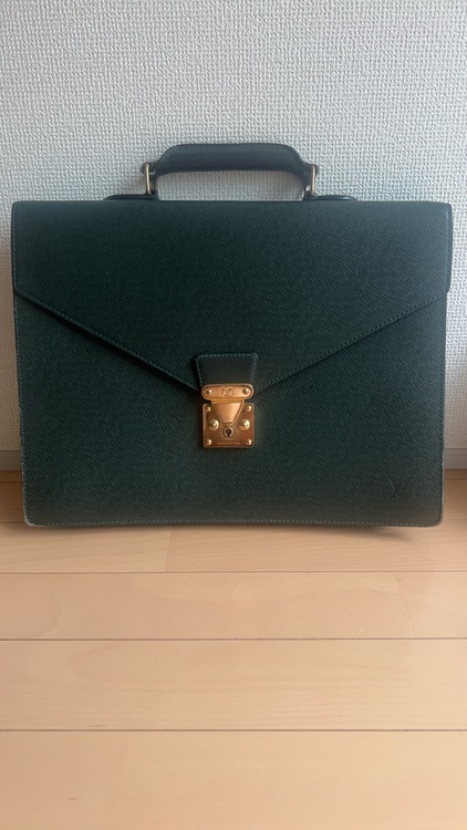 ポルト・ドキュマン・ヴォワヤージュ（エピ）（ブランドバッグ）の商品画像 - 査定依頼日：2025年7月5日 - 最高査定価格：40,000円