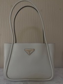 ミディアムレザーショルダーバッグ（ブランドバッグ）の商品画像 - 査定依頼日：2026年4月7日 - 最高査定価格：210,000円