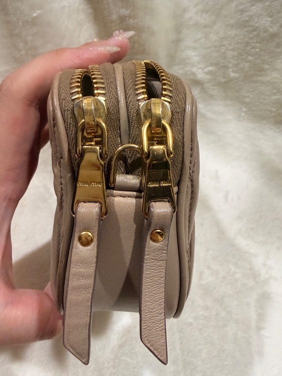 ミュウミュウ  （ブランドバッグ）の商品画像 - 査定依頼日：2026年3月16日 - 最高査定価格：55,000円