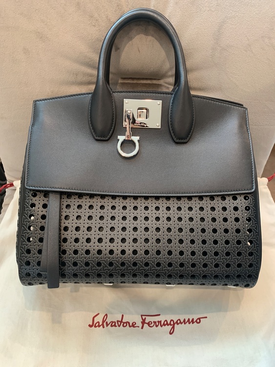 フェラガモ  （ブランドバッグ）の商品画像 - 査定依頼日：2025年8月3日 - 最高査定価格：60,000円