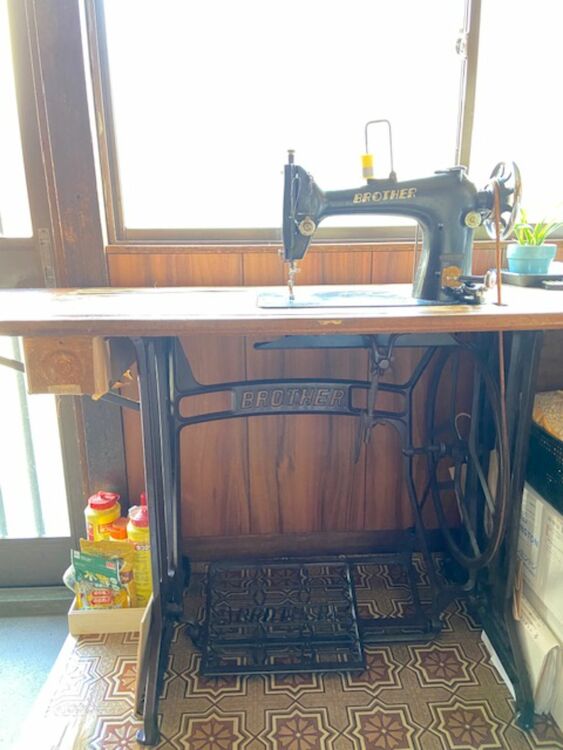 ブラザーの足踏みミシン。型番や年式は不明です。（家電）の商品画像 - 査定依頼日：2025年7月8日 - 最高査定価格：500円