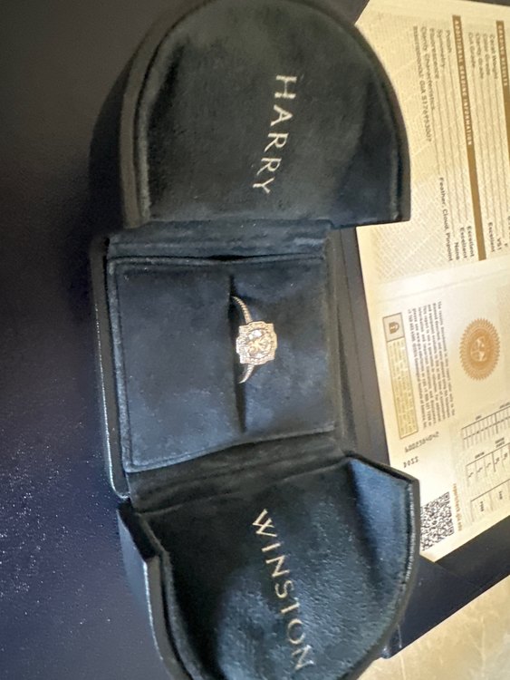 ハリーウィンストン　ベル・エンゲージメントリング0.4カラットリング（宝石）の商品画像 - 査定依頼日：2023年5月24日 - 最高査定価格：700,000円