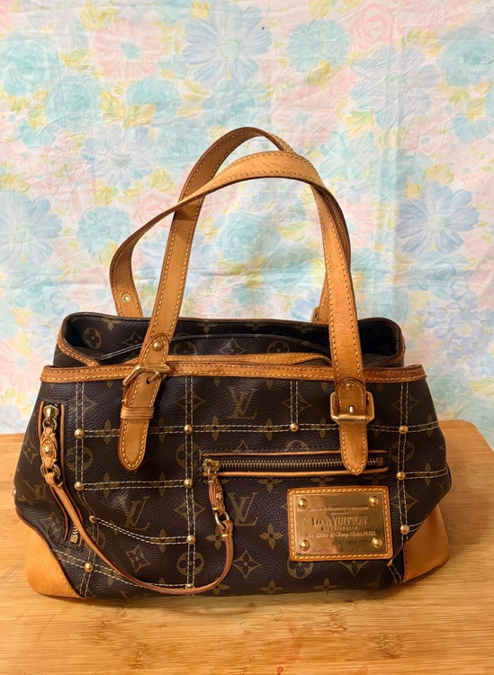 リヴェット（ブランドバッグ）の商品画像 - 査定依頼日：2026年3月5日 - 最高査定価格：100,000円