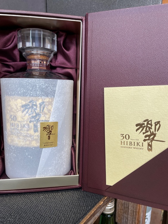 サントリー響30年新品未開封（お酒）の商品画像 - 査定依頼日：2025年11月3日 - 最高査定価格：540,000円