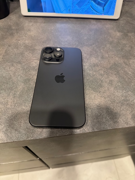 iPhone iPhone 15 Pro Max 256GB SIMフリー（スマホ）の商品画像 - 査定依頼日：2026年9月21日 - 最高査定価格：106,000円