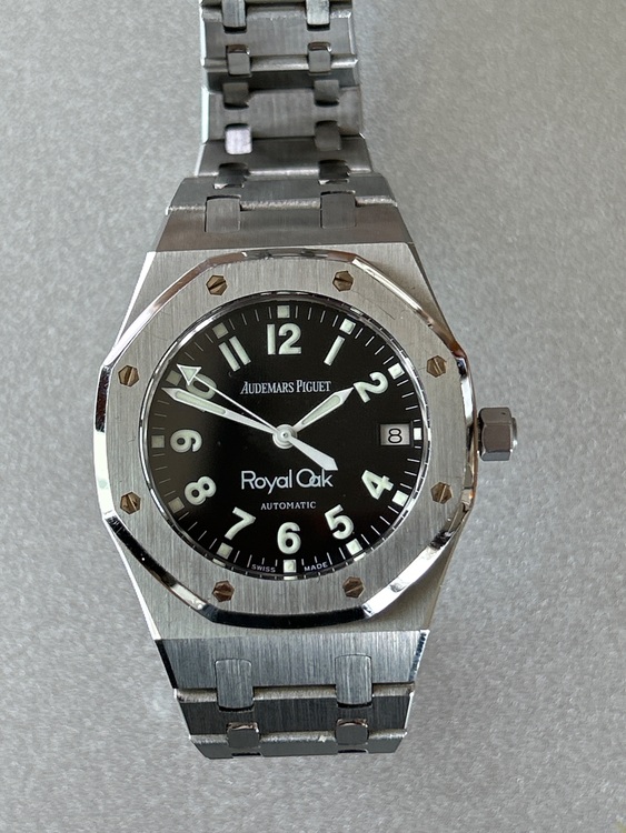 オーデマピゲ ロイヤルオーク （高級時計）の商品画像 - 査定依頼日：2025年8月4日 - 最高査定価格：3,300,000円