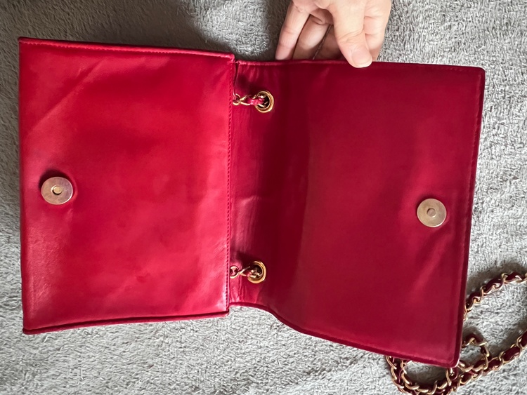 赤　チェーンショルダー（ブランドバッグ）の商品画像 - 査定依頼日：2026年2月15日 - 最高査定価格：105,000円