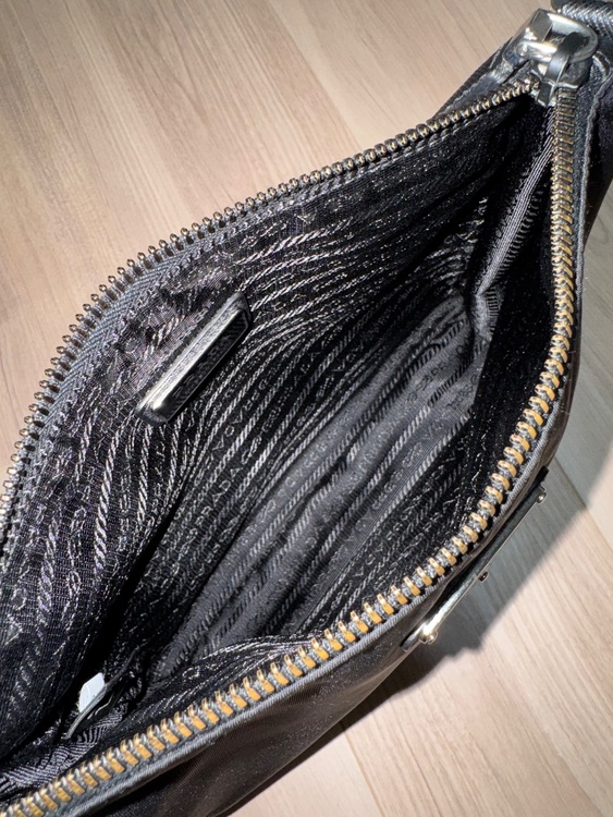 プラダ  （ブランドバッグ）の商品画像 - 査定依頼日：2025年10月29日 - 最高査定価格：150,000円