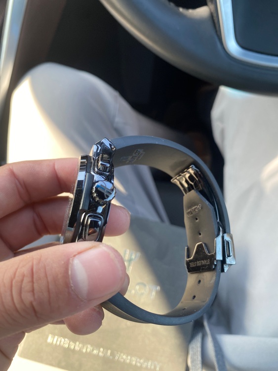 ウブロ クラシックフュージョン 521.CM.1771.RX 1234055 H06（高級時計）の商品画像 - 査定依頼日：2025年11月8日 - 最高査定価格：830,000円