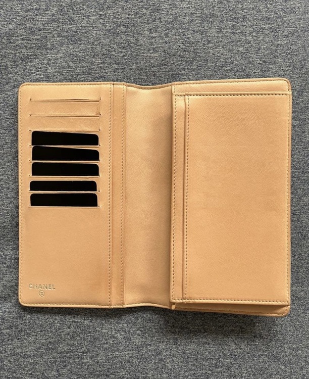 カメリア フラップ 長財布ピンクベージュ（ブランド財布・小物）の商品画像 - 査定依頼日：2026年4月12日 - 最高査定価格：15,000円