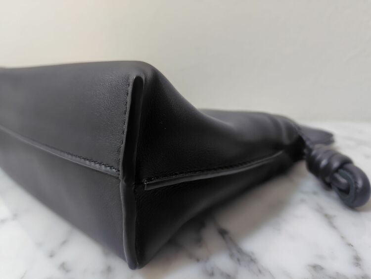 LOEWE フラメンコミニクラッチショルダーバッグ（ブランドバッグ）の商品画像 - 査定依頼日：2025年6月18日 - 最高査定価格：220,000円