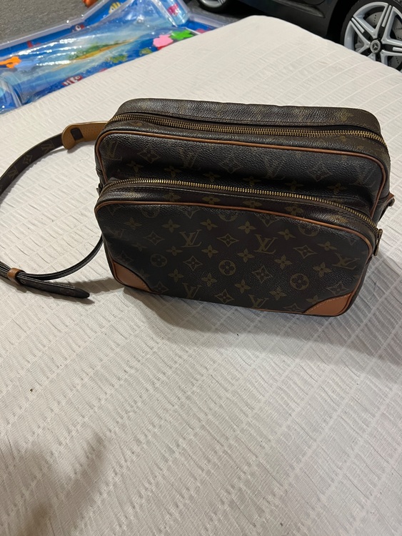 ナイル（ブランドバッグ）の商品画像 - 査定依頼日：2025年8月23日 - 最高査定価格：45,000円