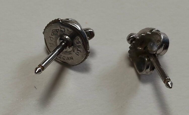 ＴＩＦＦＡＮＹ　ティファニー　クロスステッチピアス　PT950　ダイヤモンド（金・貴金属）の商品画像 - 査定依頼日：2026年7月7日 - 最高査定価格：120,000円